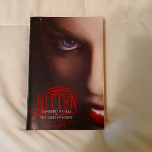 R.L Stine book, 484 pages